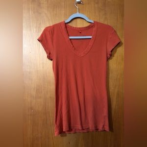 Arizona Jean's burnt orange ribbed v neck short sleeve t-shirt. XL.